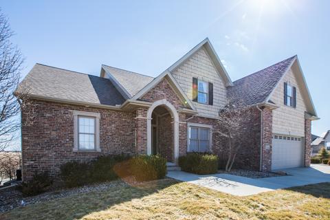 3 White Cliff Ct, Bloomington, IL 61705 photo 2