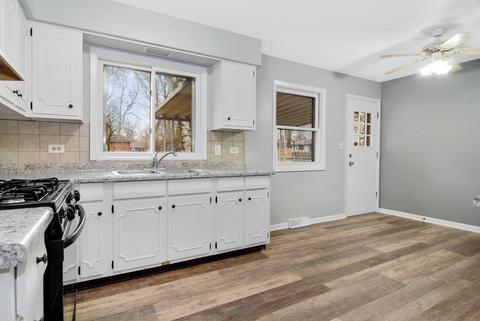 665 Bennett Dr, Elgin, IL 60120 photo 2