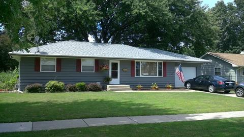 136 S Jane Dr, Elgin, IL 60123 photo 1