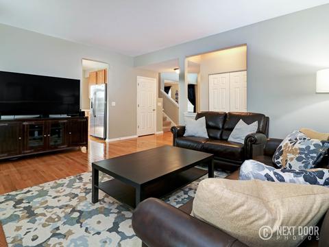 606 Erin Dr, Elgin, IL 60124 photo 4