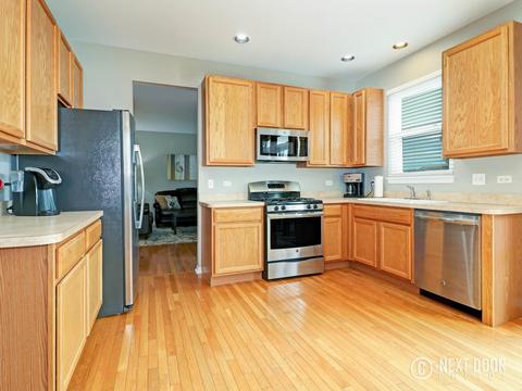 606 Erin Dr, Elgin, IL 60124 photo 8