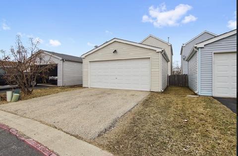 2021 Grayhawk Dr, Aurora, IL 60503 photo 4