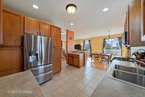 1408 Blume Dr, Elgin, IL 60124 photo 6