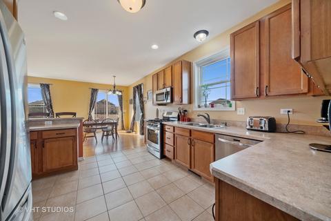 1408 Blume Dr, Elgin, IL 60124 photo 5