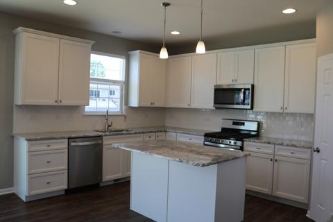 708 Edgewater Dr, Minooka, IL 60447 photo 3