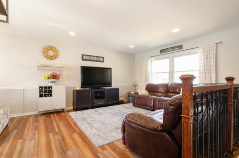 564 S 5th St, West Dundee, IL 60118 photo 7