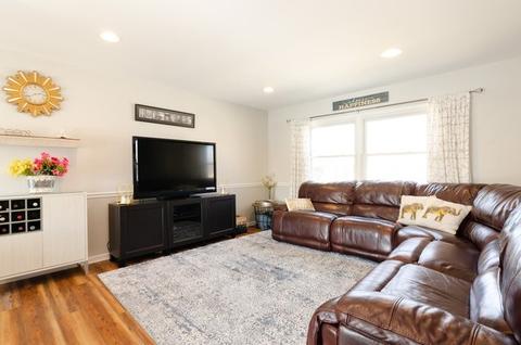 564 S 5th St, West Dundee, IL 60118 photo 6