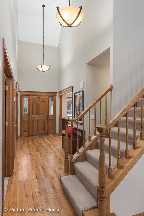 1042 Robbins Ct, Wheaton, IL 60187 photo 4