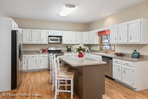 1042 Robbins Ct, Wheaton, IL 60187 photo 11