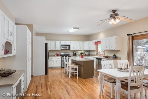 1042 Robbins Ct, Wheaton, IL 60187 photo 10
