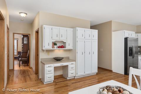 1042 Robbins Ct, Wheaton, IL 60187 photo 14