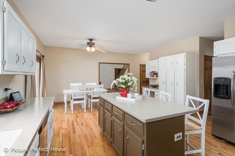 1042 Robbins Ct, Wheaton, IL 60187 photo 13