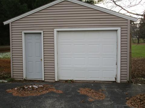 105 E Metzen St, Harvard, IL 60033 photo 3