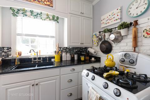 671 Oak St, Elgin, IL 60123 photo 12