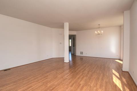 1792 Barnett Ln, Bartlett, IL 60103 photo 5