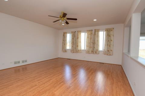 1792 Barnett Ln, Bartlett, IL 60103 photo 9