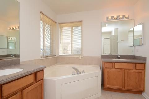 1792 Barnett Ln, Bartlett, IL 60103 photo 22