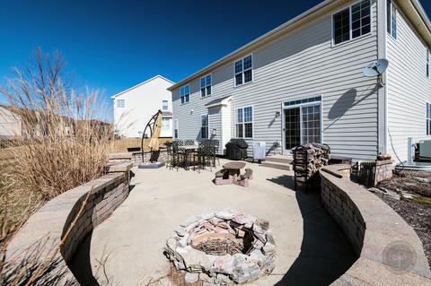 2950 Shamrock Cir, Elgin, IL 60124 photo 2