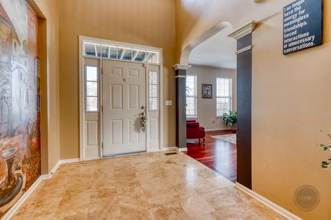 2950 Shamrock Cir, Elgin, IL 60124 photo 3