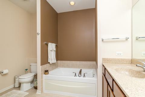 976 Oak Ridge Blvd, Elgin, IL 60120 photo 19