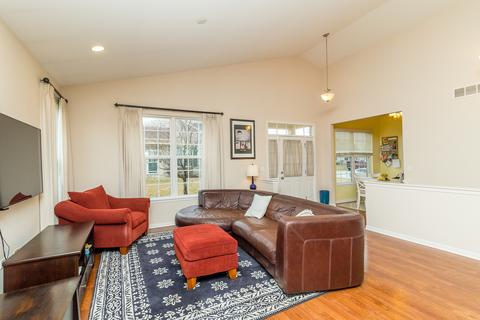 976 Oak Ridge Blvd, Elgin, IL 60120 photo 8