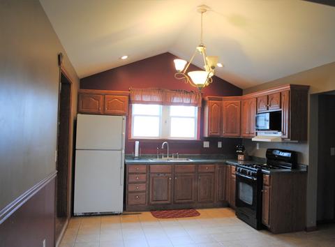 209 E Grove St, Sterling, IL 61081 photo 4