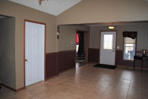 209 E Grove St, Sterling, IL 61081 photo 2