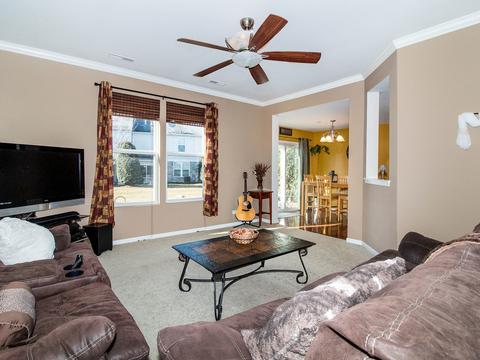 104 Devoe Dr, Oswego, IL 60543 photo 4