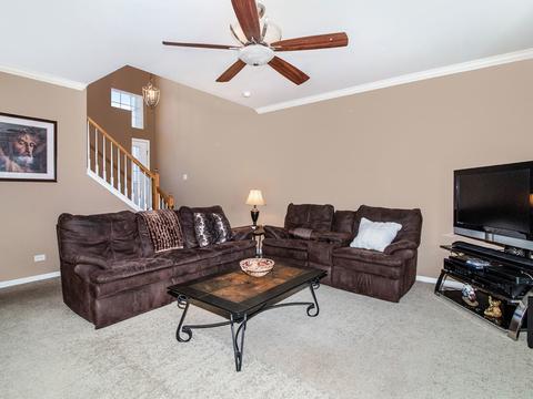 104 Devoe Dr, Oswego, IL 60543 photo 2