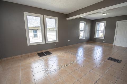 817 Kane St, Aurora, IL 60505 photo 3