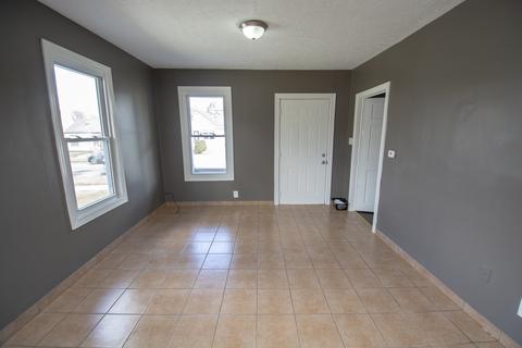817 Kane St, Aurora, IL 60505 photo 2