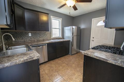 817 Kane St, Aurora, IL 60505 photo 4