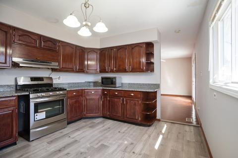 565 Ashland St, Hoffman Estates, IL 60169 photo 4