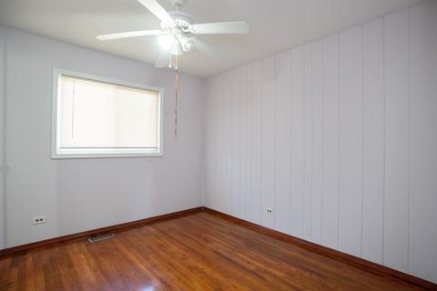 565 Ashland St, Hoffman Estates, IL 60169 photo 8