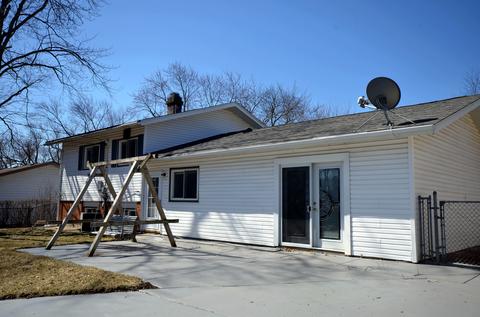 565 Ashland St, Hoffman Estates, IL 60169 photo 3