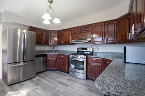 565 Ashland St, Hoffman Estates, IL 60169 photo 5