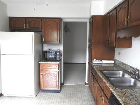 221 Stanhope Dr #C, Willowbrook, IL 60527 photo 5