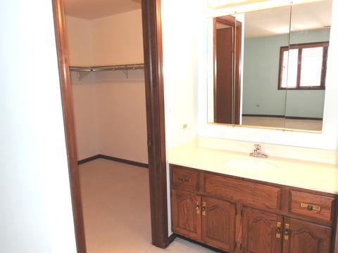 221 Stanhope Dr #C, Willowbrook, IL 60527 photo 12