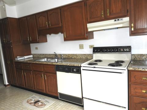 221 Stanhope Dr #C, Willowbrook, IL 60527 photo 4