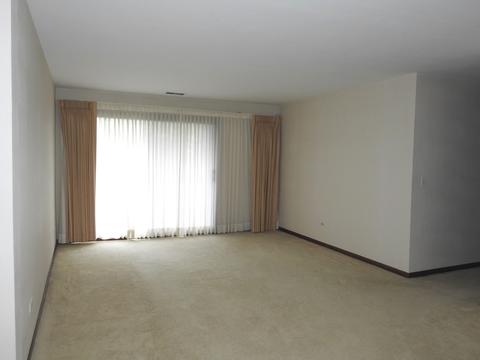 221 Stanhope Dr #C, Willowbrook, IL 60527 photo 2