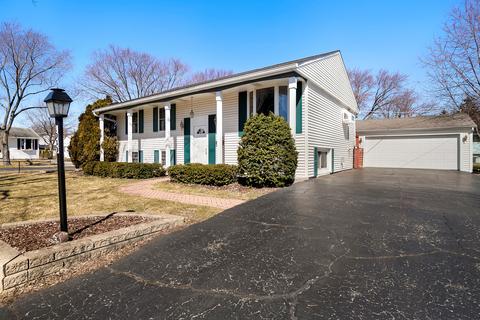 1040 Beverly Dr, Wheeling, IL 60090 photo 2