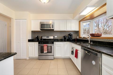 1040 Beverly Dr, Wheeling, IL 60090 photo 10