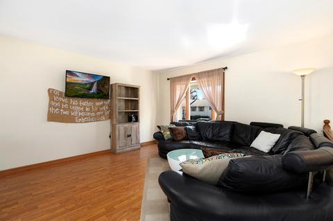 1040 Beverly Dr, Wheeling, IL 60090 photo 3