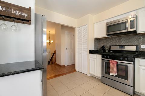 1040 Beverly Dr, Wheeling, IL 60090 photo 11