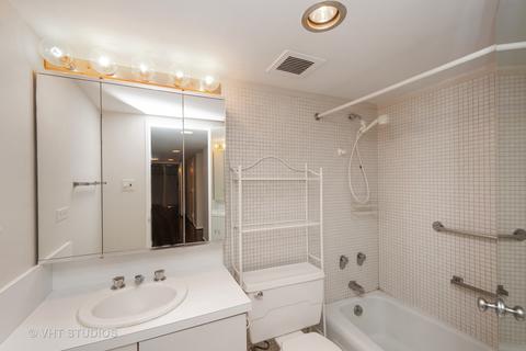 175 E Delaware Pl #8403, Chicago, IL 60611 photo 10