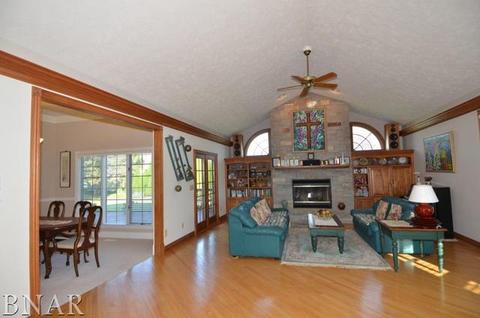 5 Milton Ln, Bloomington, IL 61704 photo 8