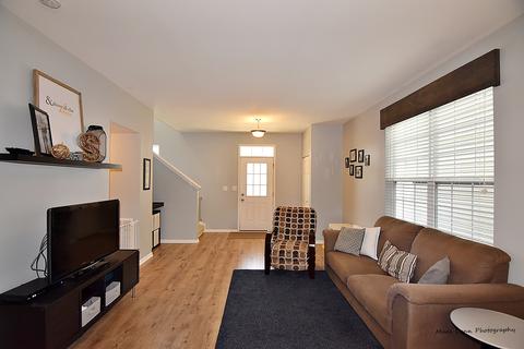 3605 Daisy Ln, Elgin, IL 60124 photo 4