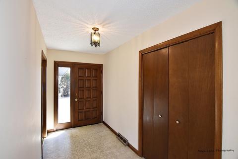 233 Berwick Dr, Aurora, IL 60506 photo 5