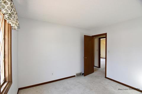 233 Berwick Dr, Aurora, IL 60506 photo 20