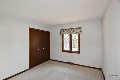 233 Berwick Dr, Aurora, IL 60506 photo 19
